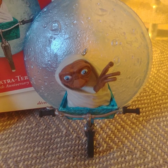 20th Anniversary E.T. Christmas ornament - Picture 2 of 6